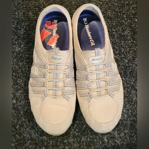 Sketchers Cream Colored Casual Sneaker - Size 9 - Gently Used Condition